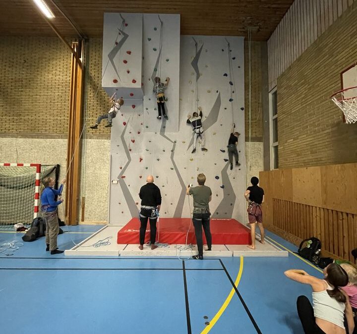 Klättring i Tessinskolans Gympasal: Upplev Äventyret!